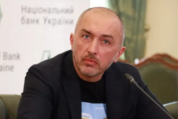НБУ вимагає припинити повноваження голови наглядової ради «Сенс Банку» Гладишенка