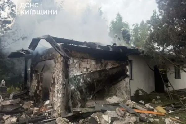 На Київщині внаслідок атаки ворожих БпЛА є постраждалі та пожежі