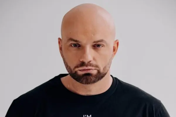 Слава Дьомін опублікував у Instagram прощальне фото з бабусею
