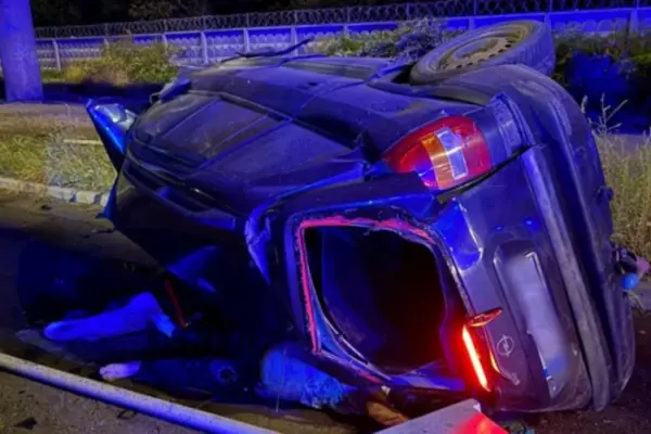 Що відомо про падіння Opel з мосту на Промисловій у Києві: деталі ДТП